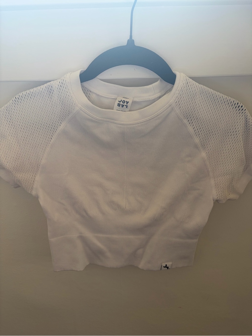 JoyLab White Ribbed Neck Cropped Tee